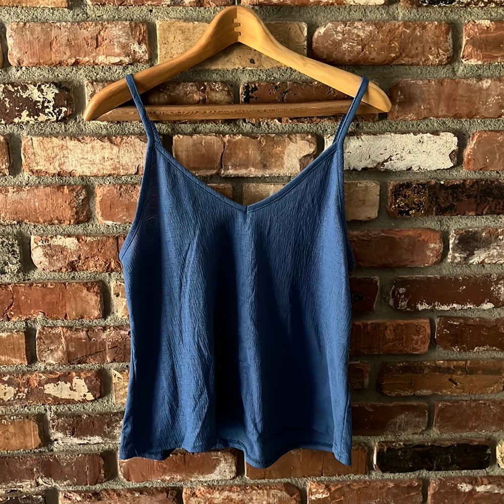 Mady & Nell Blue Neutral & Basic Thin Strap Tank Top Size Large